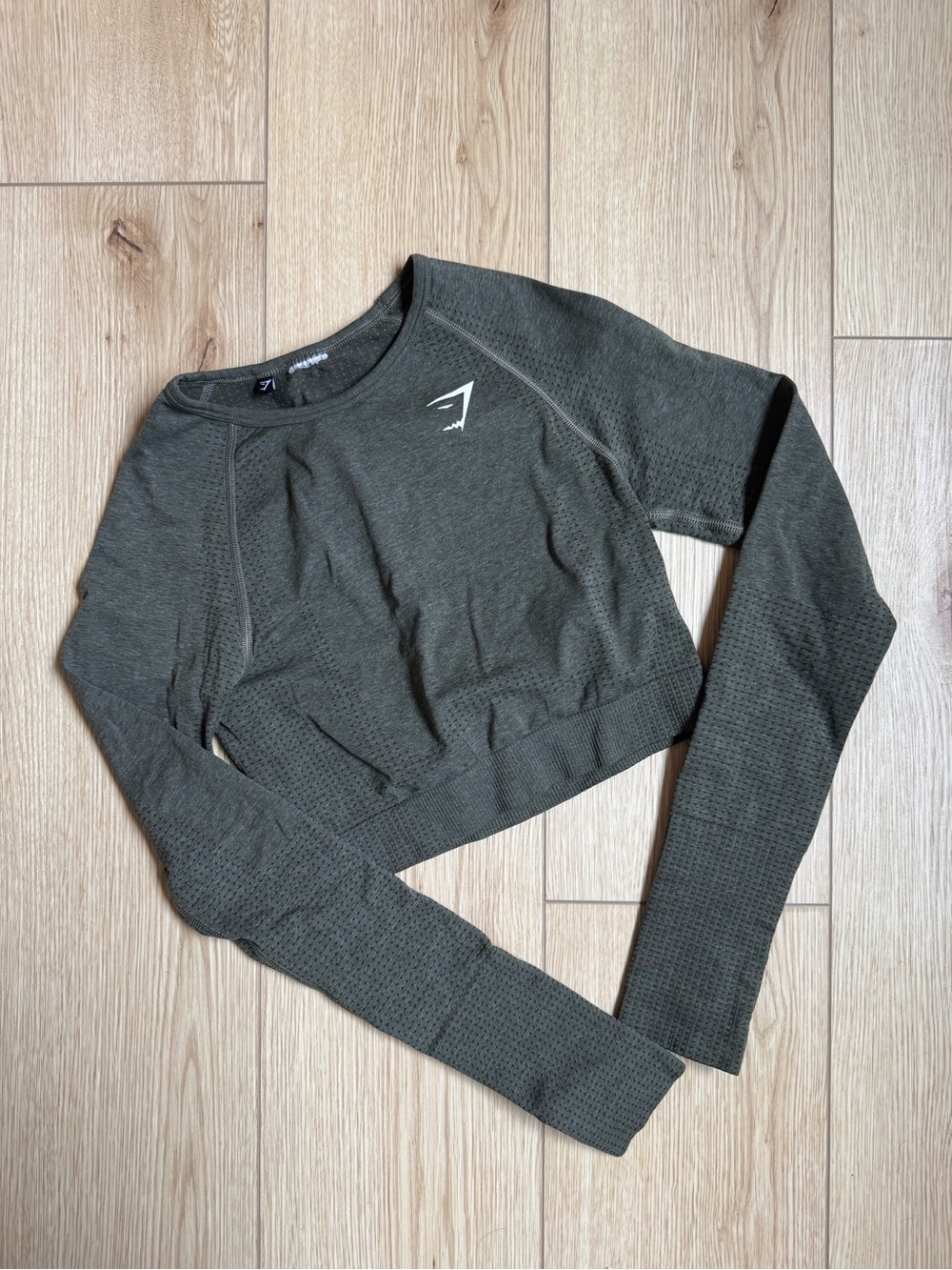 gymshark | green cropped long sleeve top
